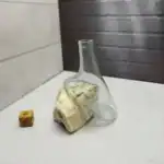 گلدان شیشه و سنگ